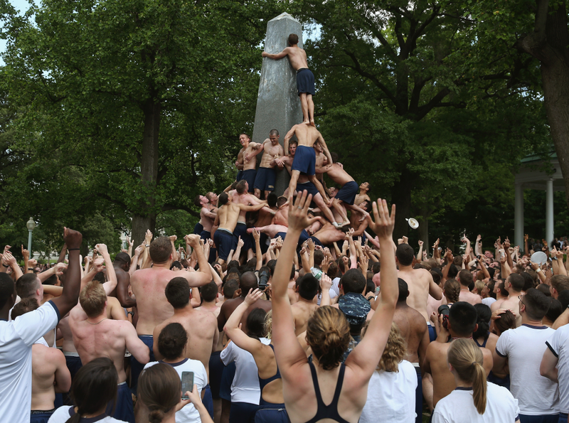 Illustration for article titled Gallery: Greasy Naval Cadets Try To Climb A Lard-Covered Monument